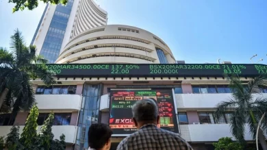 Sensex Plunges 500 Points, IT Stocks Lead Market Slide