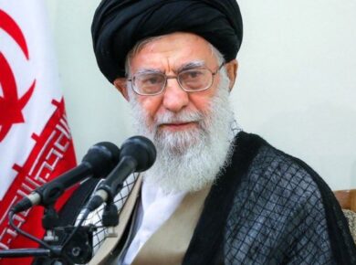 Mossad Tehran raid agents stealing nuclear blueprints from Tehran warehouse