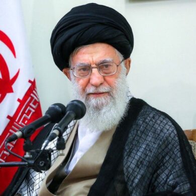 Mossad Tehran raid agents stealing nuclear blueprints from Tehran warehouse