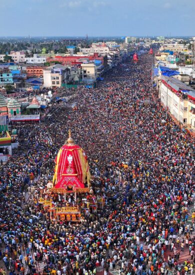 Devotees pulling chariots during the Puri Rath Yatra stampede tragedy