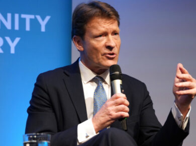 Burqa Ban Debate: Richard Tice urges a national discussion on banning full-face veils. Party chair Zia Yusuf resigns amid backlash—strong free‑speech concerns, internal strife, and what it signals for Reform UK.