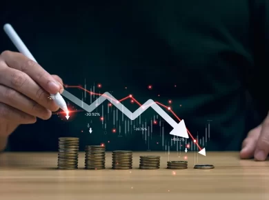 Trump tariffs are reshaping global trade. Explore the economic impact, sector-specific disruptions, and worldwide responses to escalating U.S. tariff policies.