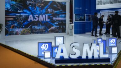 ASML Shares Slump Amid Tariff Fears: Growth Warning for 2026