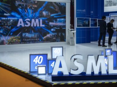 ASML Shares Slump Amid Tariff Fears: Growth Warning for 2026