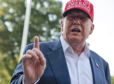 🏛️ Colbert Show Canceled Amid $16M Trump Settlement: Senator Warren Demands Answers