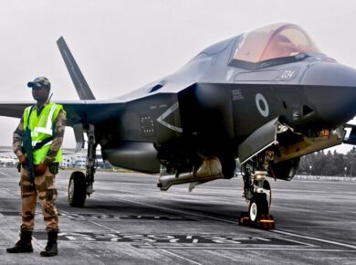 Emergency-Stranded F-35B in Kerala updates: The UK’s F-35B fighter jet grounded at Thiruvananthapuram faces dismantling after failed repairs. Discover the unfolding logistics, UK response, timelines, and aircraft fate.