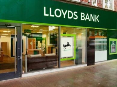Lloyds Bank Barcode Cash Deposit Rule: New £300 Daily Limit Launches Across 30,000 UK Locations
