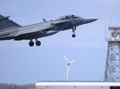 Defense Stocks Rally as Trump Says Ukraine Can Win Back Territory Defense Stocks Rally