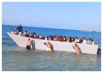 Migrants Pushed Back by Beachgoers on Gavdos: Greek Island Crisis Unfolds