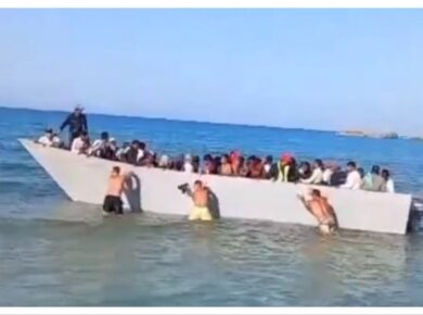 Migrants Pushed Back by Beachgoers on Gavdos: Greek Island Crisis Unfolds