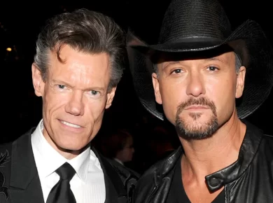 Tim McGraw and Randy Travis Surprise Duet: A Moment We’ll Never Forget
