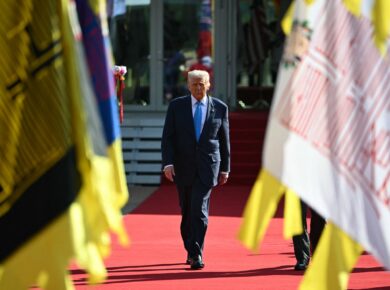 Trump Returns to Deepening Duel of Pain as Government Shutdown Crisis Escalates