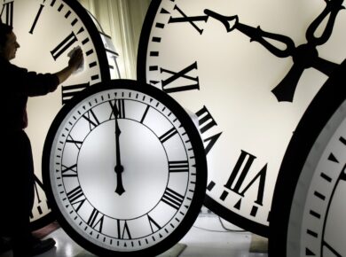 Daylight Saving Time Ends Nov 2 2025 Clocks Fall Back Date & Reminder