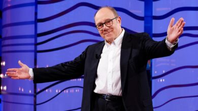 Verdone Sindaco per un Giorno: Roma Stadium Dreams Carlo Verdone with Roma Scarf Ignites “Lo Stadio!” Debate