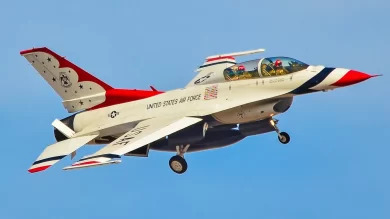 Thunderbird F-16C Jet Crash in Mojave Desert – Pilot Ejects Safely | Full Incident Breakdown
