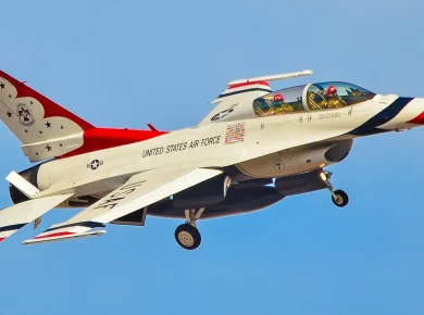 Thunderbird F-16C Jet Crash in Mojave Desert – Pilot Ejects Safely | Full Incident Breakdown