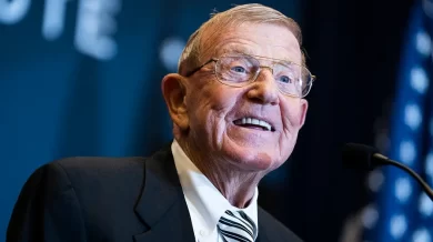Lou Holtz Hospice Care | Lou Holtz Health Update | College Football Legend Lou Holtz | Notre Dame Coach Lou Holtz | Lou Holtz Latest News