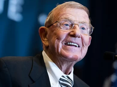 Lou Holtz Hospice Care | Lou Holtz Health Update | College Football Legend Lou Holtz | Notre Dame Coach Lou Holtz | Lou Holtz Latest News