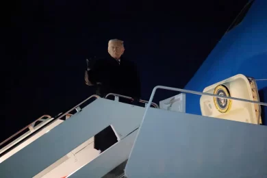 Trump Plane Electrical Issue Forces Emergency Return to US Before Davos Trip